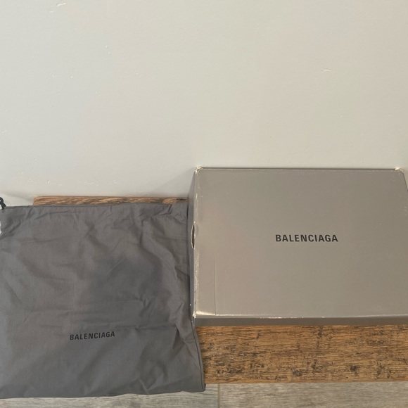 New women’s Balenciga shoes size (10 U.S) true to size - Picture 3 of 3